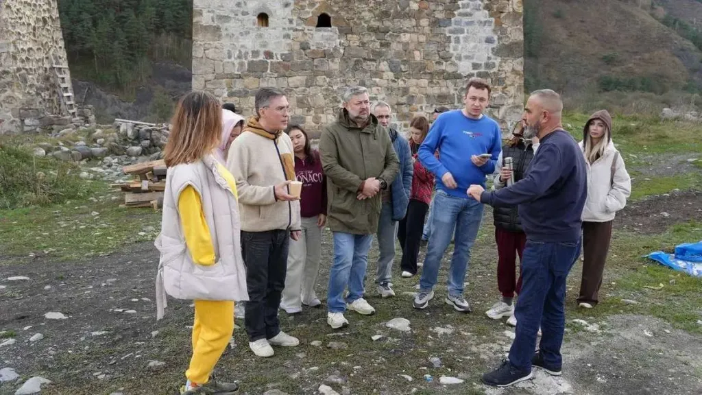 Блогеры и туроператоры изучают Ингушетию в фам-туре «В стране башен и легенд»