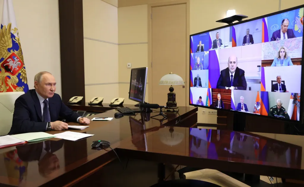 Калиматов участвовал в совещании Шойгу о защите от влияния извне
